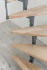 Stijl Turn_Buche_Gewendelt_Grau