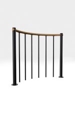 Balustradebalustrade met verticale staven en een ronde houten leuning